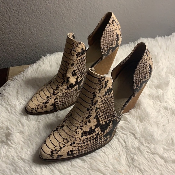 Charles byCharles David Booties size 8 - Picture 3 of 11